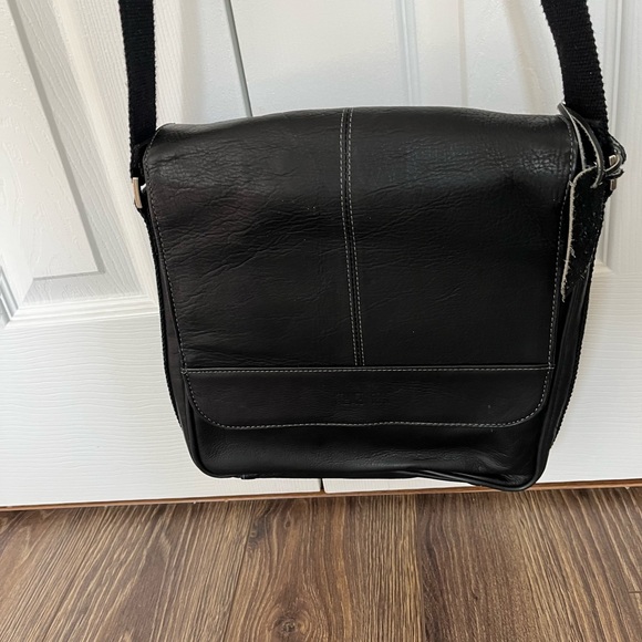 Cross Body Bag - Picture 3 of 5